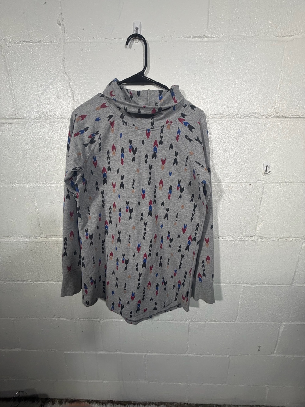 Patagonia Gray Long-Sleeve Cowl Neck Top with Red & Blue Arrow Print
